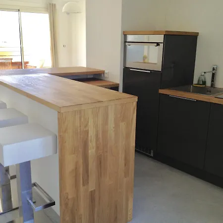 Sea View & Jaccuzzi Apartment Hyeres